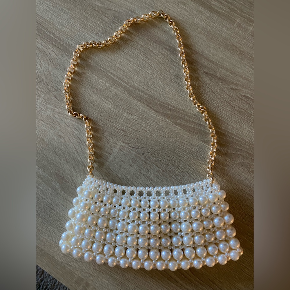 Pearl open slot beaded bag with gold chain